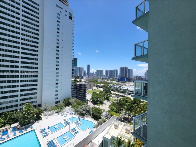 Building Photo - 1900 N Bayshore Dr