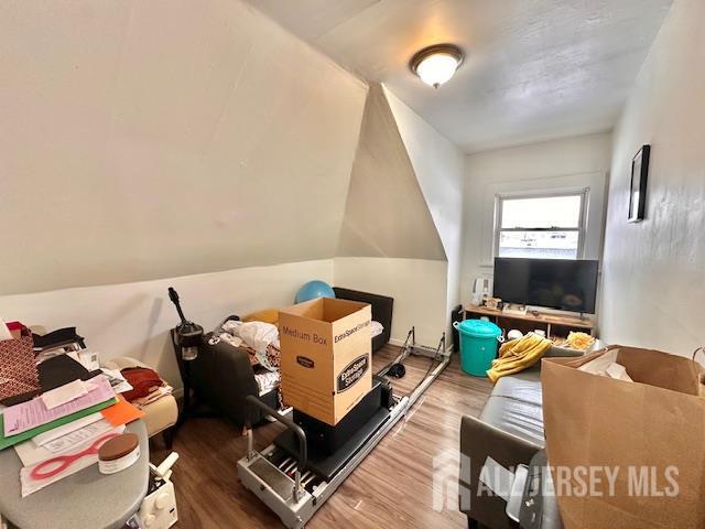 Building Photo - 121 Kossuth St