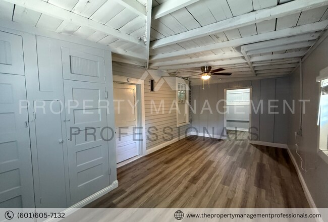 Building Photo - 1123 Harrison St