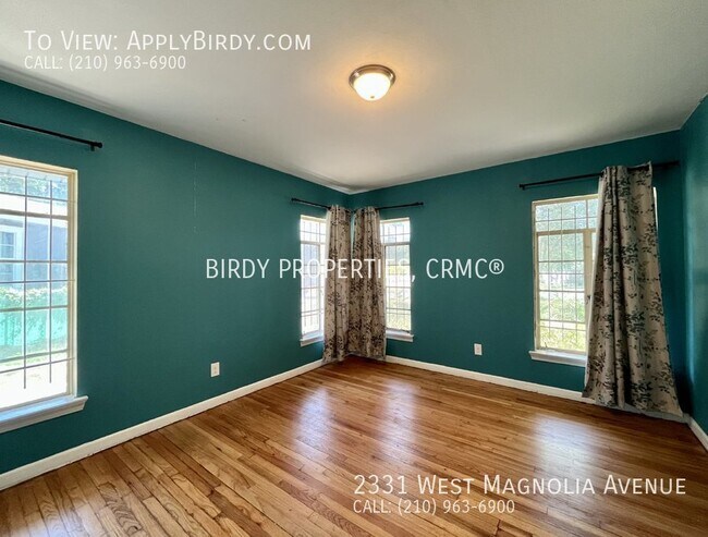 Building Photo - **3 Bed, 2 Bath Home with Detached Garage/...