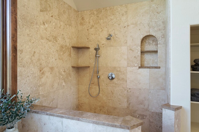 Building Photo - 35021 US-6