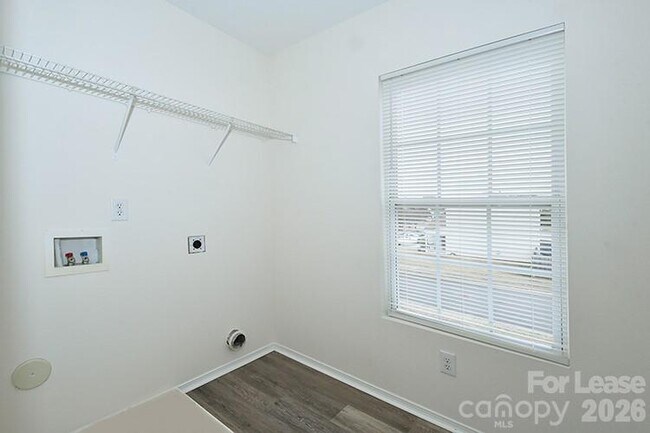 Building Photo - 8629 Buckhorn St