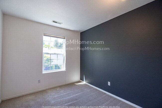 Building Photo - 10441 SW Franklin Ln