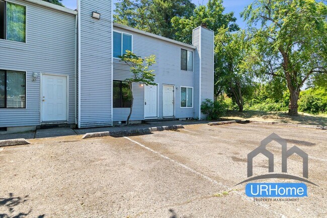 Building Photo - Nguyen Triplex