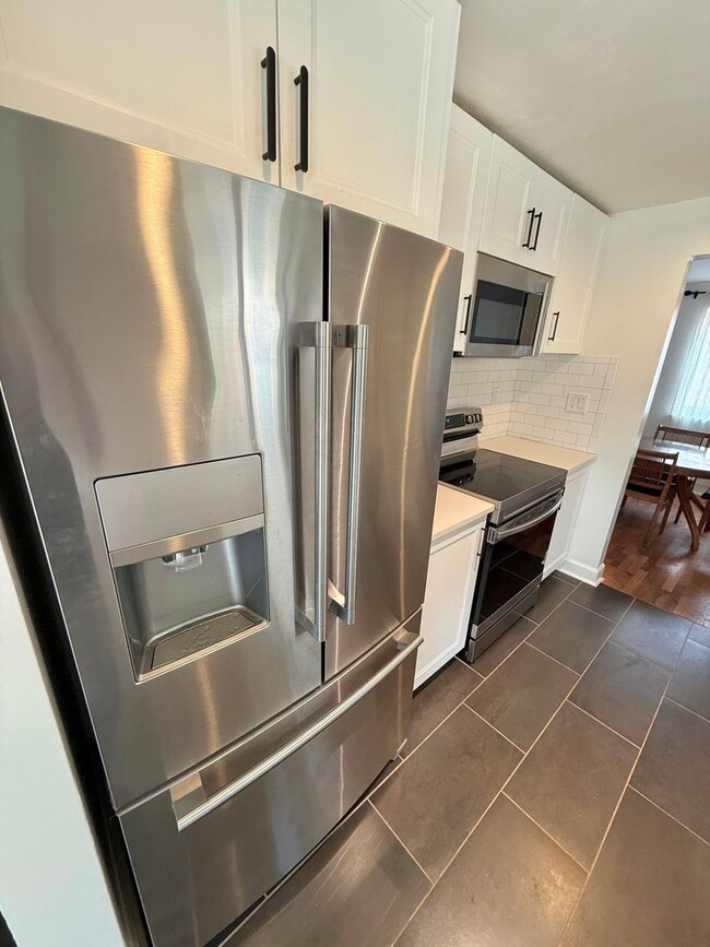 Building Photo - 3 BR West Seattle Home – Cozy and Convenie...