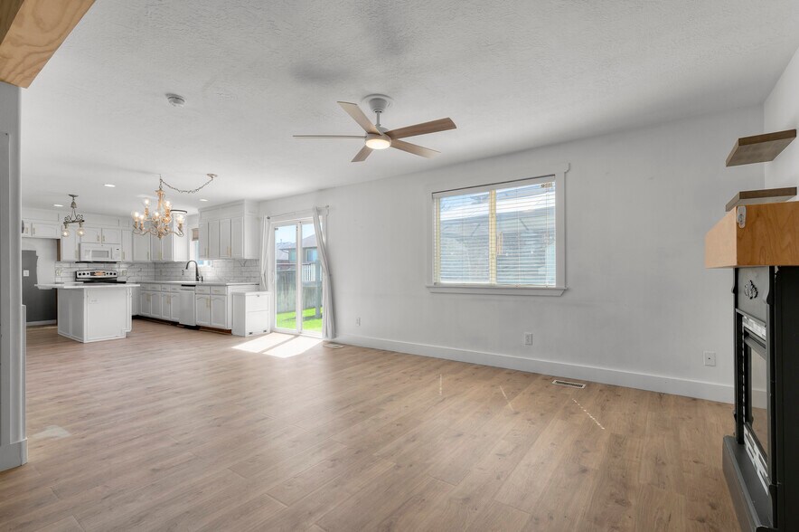 Building Photo - 4054 E Mohican Dr