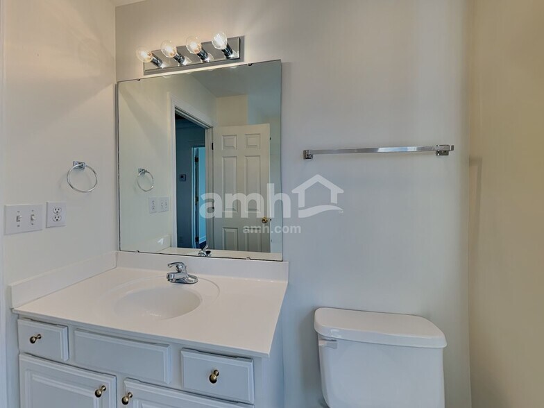 Building Photo - 141 Tortoise Ln