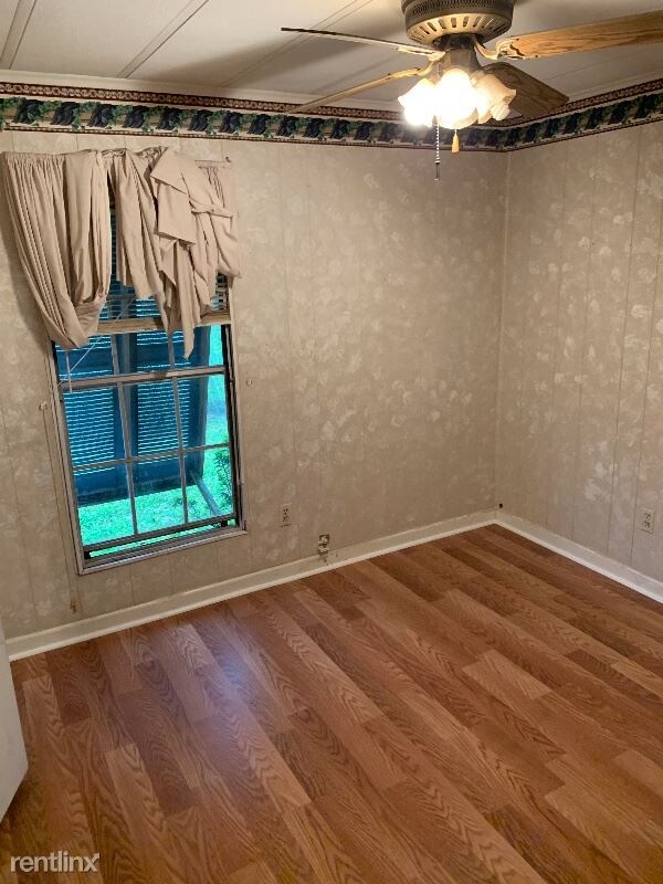 Building Photo - 18819 Greenwell Springs Rd