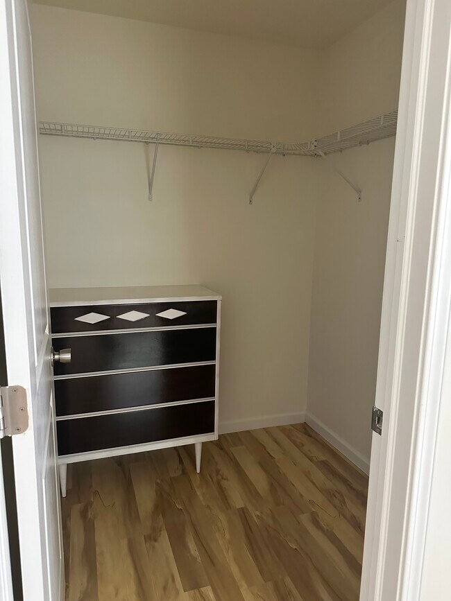 Building Photo - 175 Kendall Ave