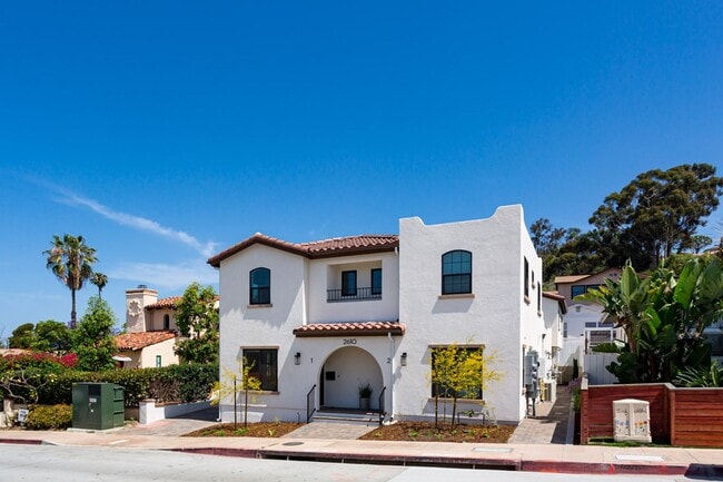 Building Photo - 2610-2612 Juan Street