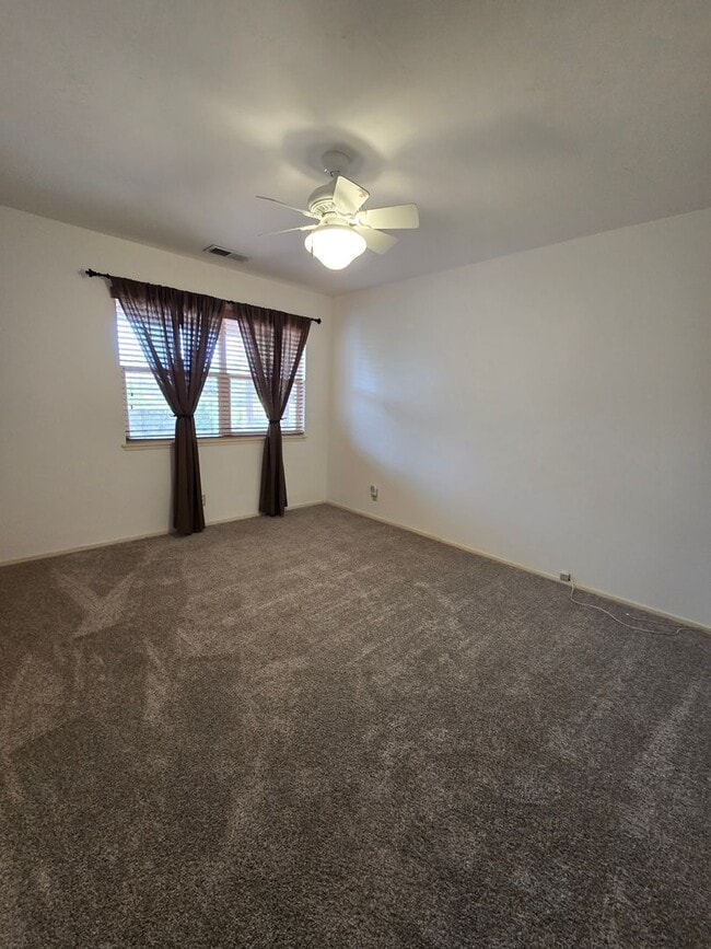 Building Photo - 4bd/2ba House with Attached Two Car Garage