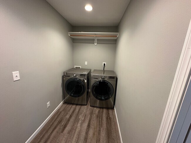 Building Photo - $2500 - Beautiful 3 bed 2 bath home in Sou...