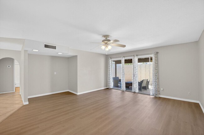 Building Photo - Modern Updated Tempe Townhome Near ASU & Downtown with Resort-Style Amenities