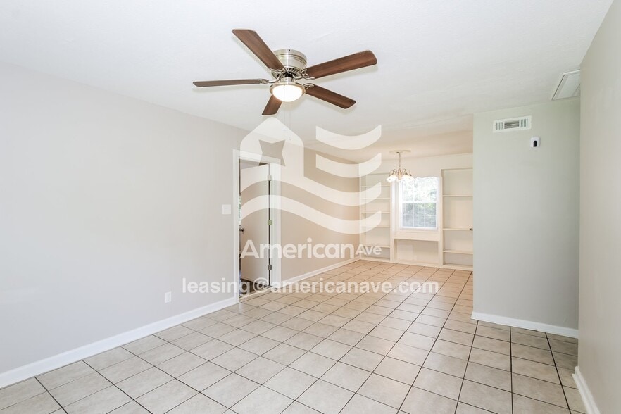 Building Photo - 731 Sommer St NE