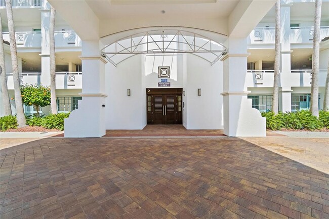 Building Photo - 1325 Snell Isle Blvd NE