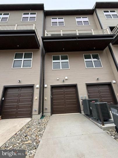 Building Photo - 5024 Longmire Wy