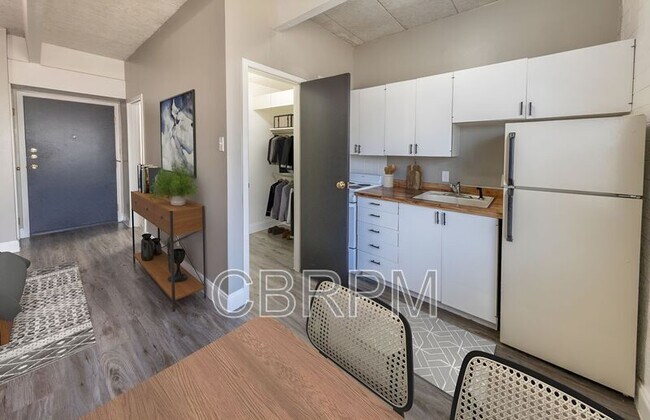 Building Photo - 2601 York Ave