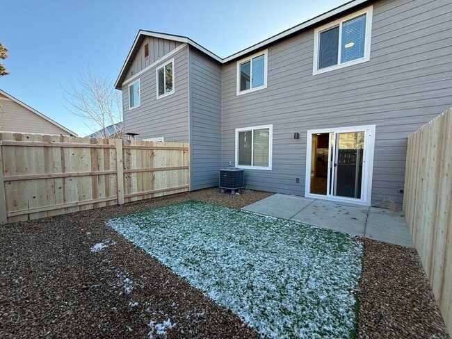 Building Photo - Brand New Stunning 3 Bed/2.5 Bath Townhouse-Old Farm District