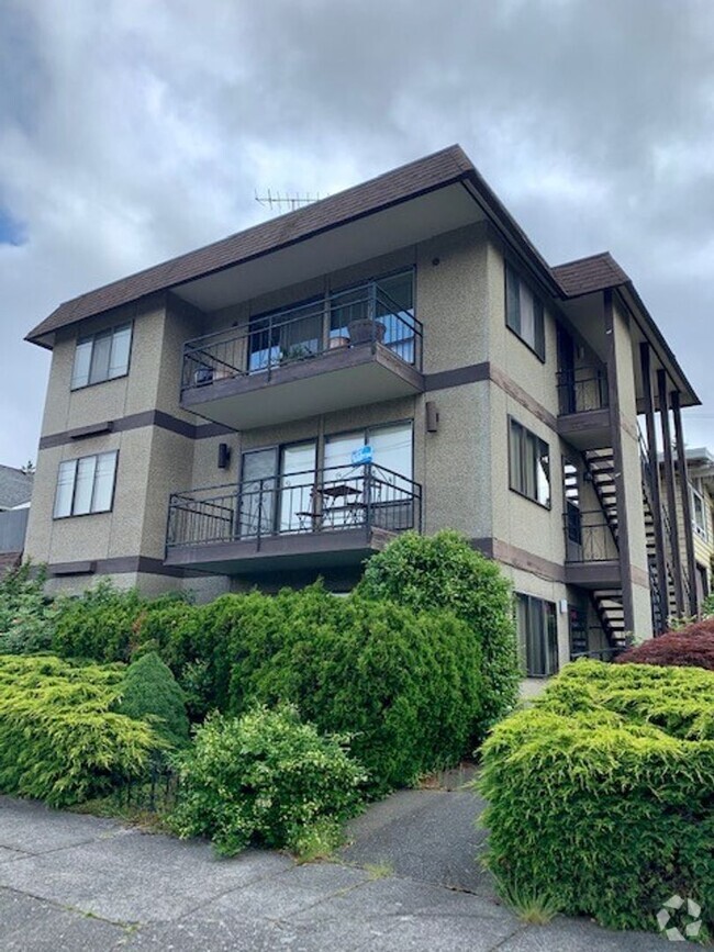 Building Photo - Spacious 2 Bedroom Ballard Apartment close...