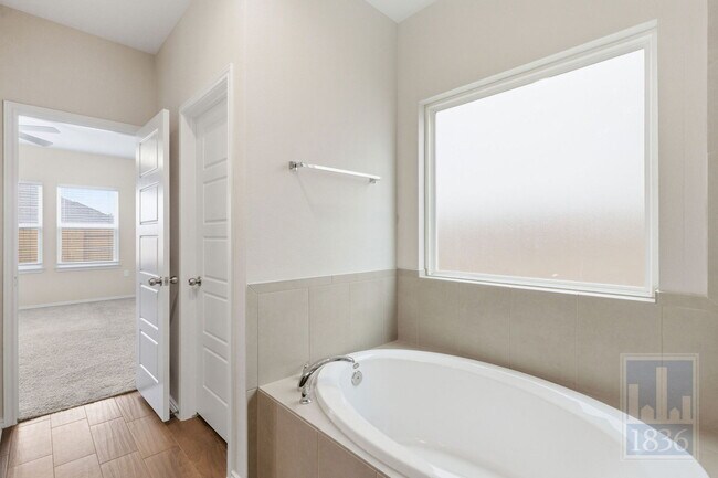 Building Photo - 7800 Vista Mejor Dr