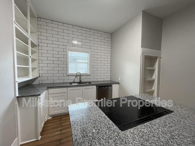 Building Photo - 721 W Monterey St