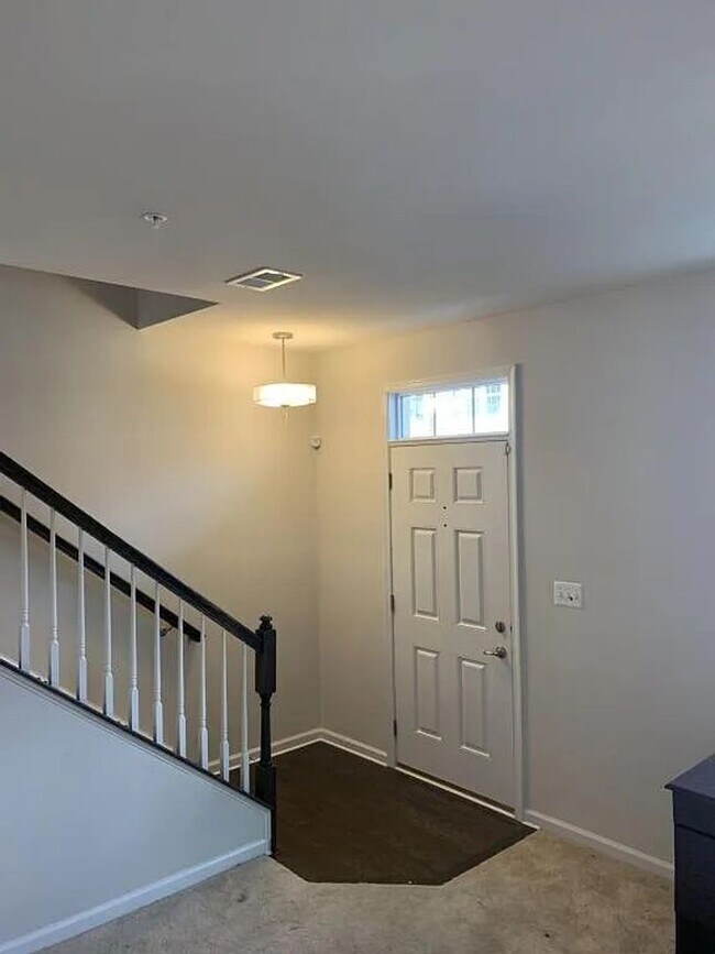 Building Photo - Modern 2BR + Office Townhome with Garage &...