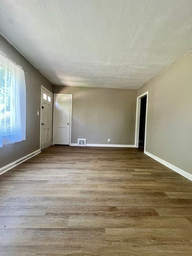 Building Photo - Two Bedroom Home in Kalamazoo