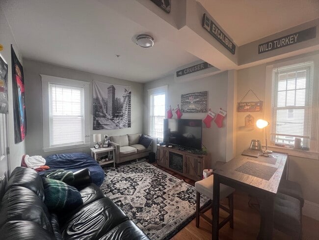 Building Photo - 247 L St