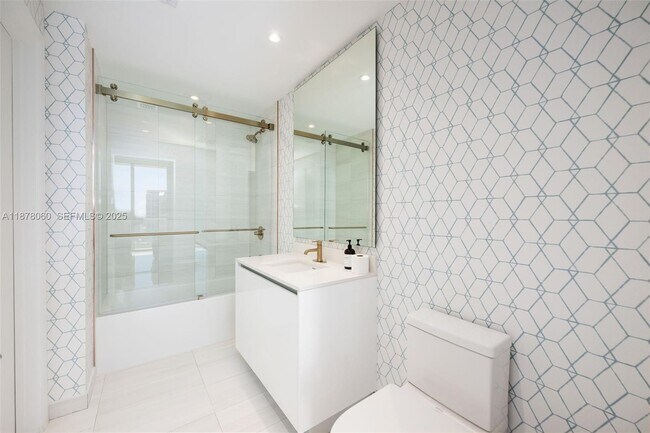 Building Photo - 2678 Tigertail Ave