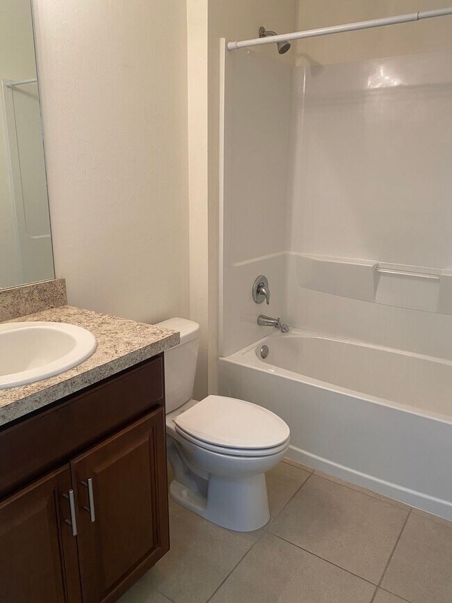 Building Photo - Welcome Home! 3BR/2BA Single-Family Home w...