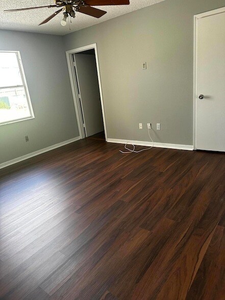 Building Photo - 1021 SW Du Bois Ave