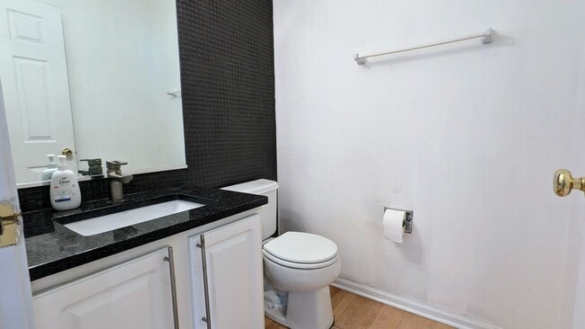 Building Photo - 1910 Avalon Dr