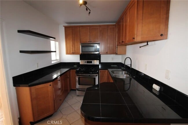 Building Photo - 2078 Harrison Ave