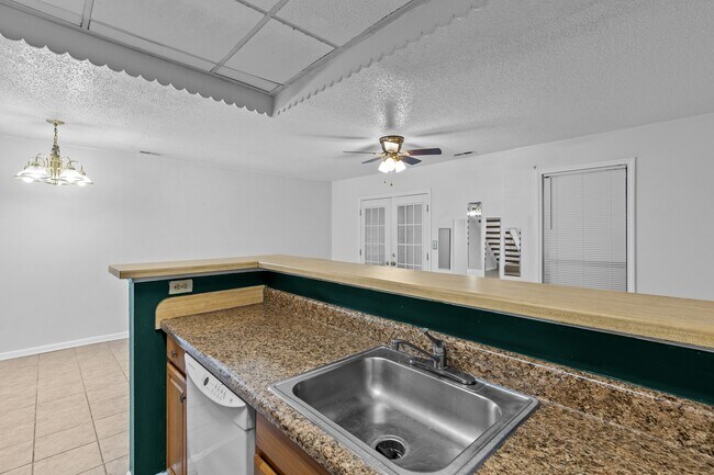 Building Photo - 405 Falling Ln
