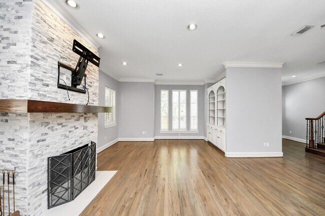 Building Photo - 5317 Feagan St