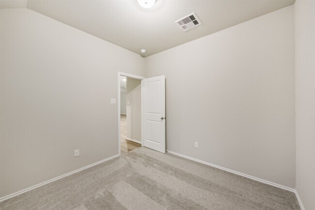Building Photo - 455 Mathis Lk Ct