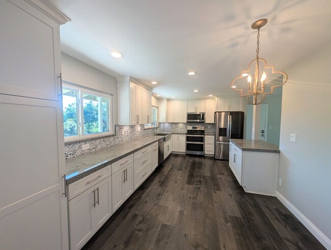 Building Photo - Great 3 Bedroom Ranch Style Home in North ...