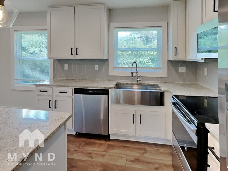 Building Photo - 60 Finch Dr SE