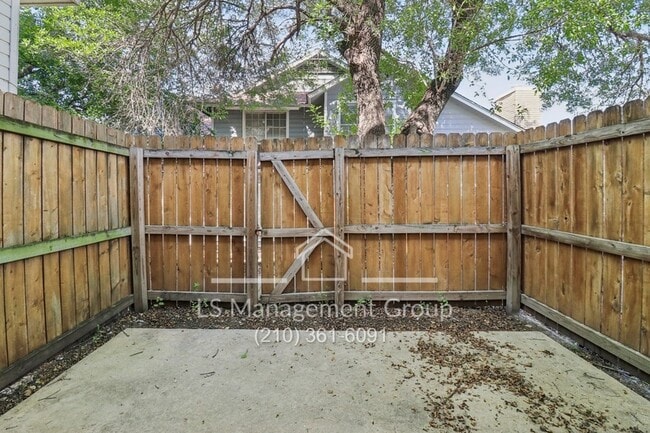 Building Photo - 6720 Windsor Hollow Dr