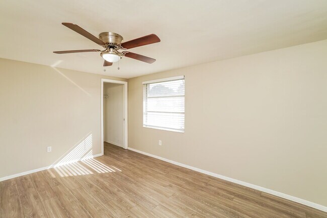 Building Photo - 11115 Areca Dr