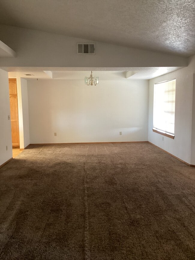 Building Photo - 16190 Palm St