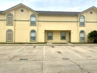 Building Photo - 1000 Ranchway Dr