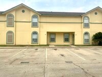 Building Photo - 1000 Ranchway Dr