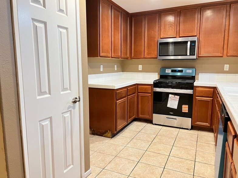 Building Photo - 19178 White Dove Ln