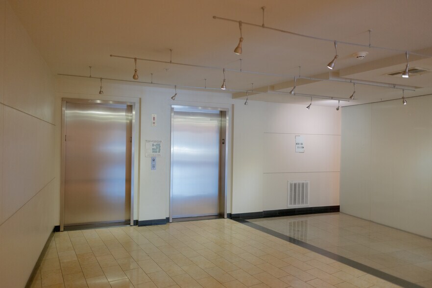 Building Photo - 160 S Hudson Ave