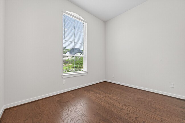 Building Photo - 212 Milas Cv