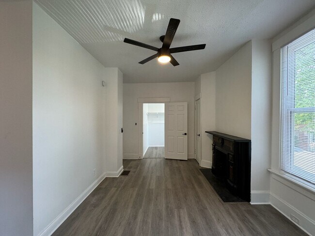 Building Photo - 7 Bed/3 Bath Mins. from UC Campus $750/pp ...