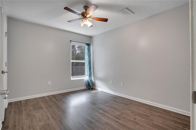 Building Photo - 2219 Snow Flake Pl