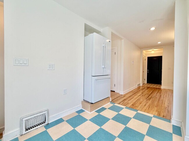 Building Photo - 262 Browning Ave
