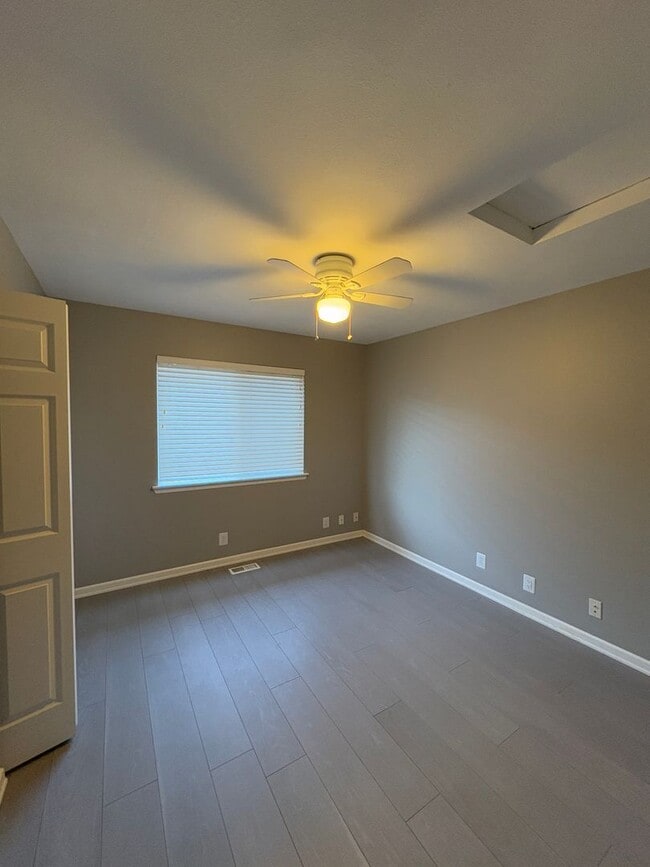 Building Photo - Kirkland Rambler - 3 bedroom 1.75 bath